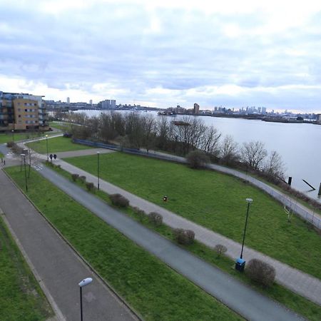 لندن Lovely 2 Bed 2 Toilet Hill House River View Apartment المظهر الخارجي الصورة
