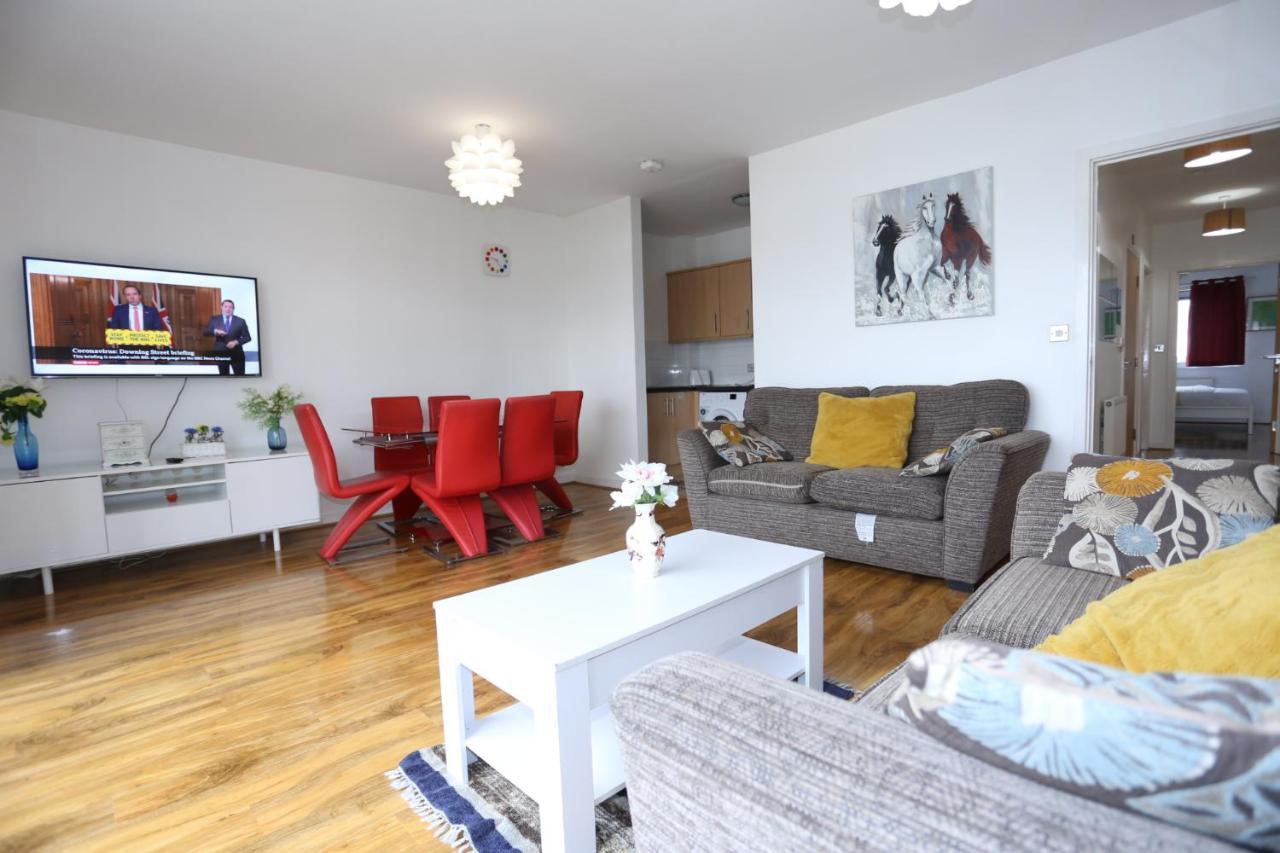 لندن Lovely 2 Bed 2 Toilet Hill House River View Apartment المظهر الخارجي الصورة