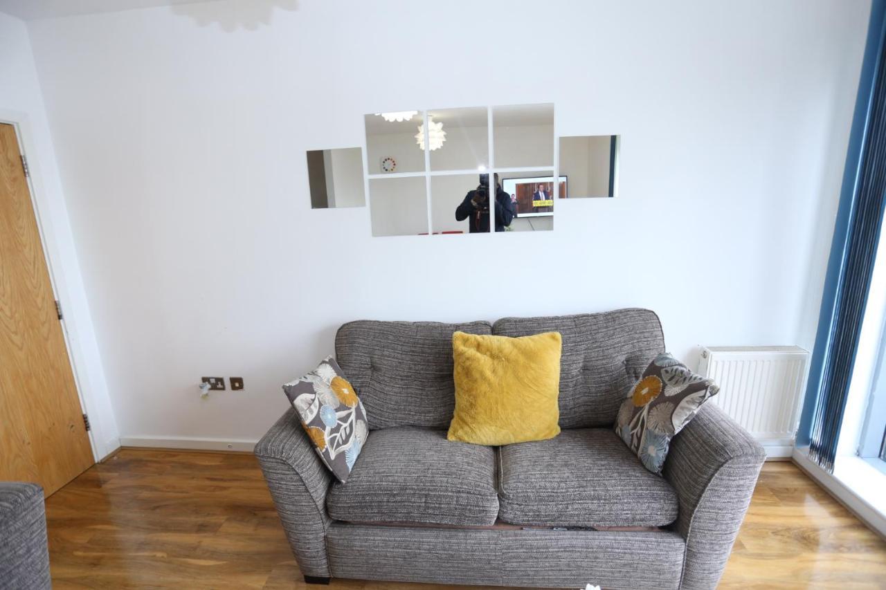 لندن Lovely 2 Bed 2 Toilet Hill House River View Apartment المظهر الخارجي الصورة