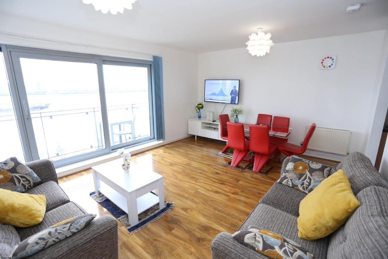 لندن Lovely 2 Bed 2 Toilet Hill House River View Apartment المظهر الخارجي الصورة