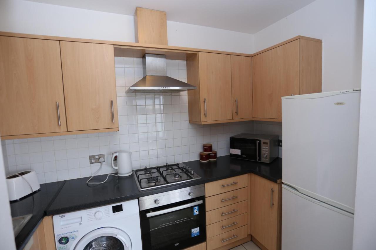 لندن Lovely 2 Bed 2 Toilet Hill House River View Apartment المظهر الخارجي الصورة