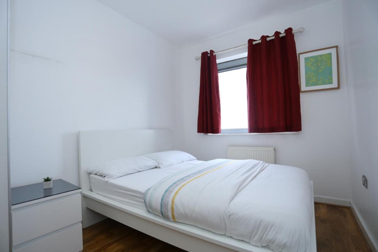 لندن Lovely 2 Bed 2 Toilet Hill House River View Apartment المظهر الخارجي الصورة