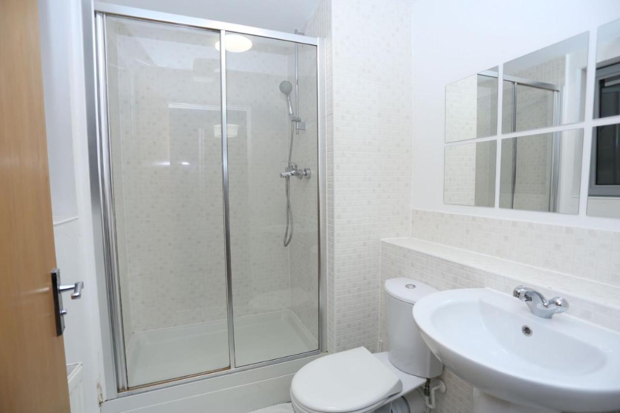 لندن Lovely 2 Bed 2 Toilet Hill House River View Apartment المظهر الخارجي الصورة
