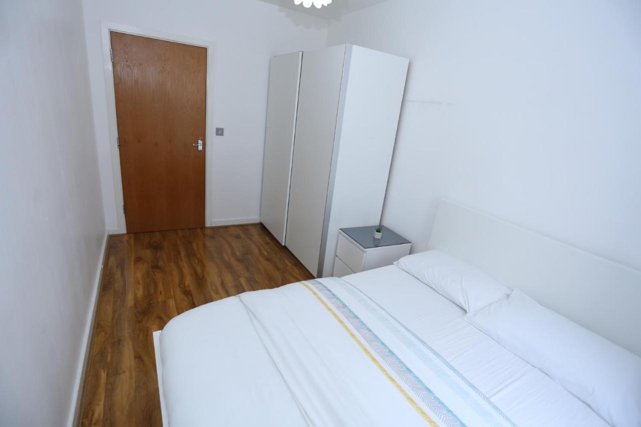 لندن Lovely 2 Bed 2 Toilet Hill House River View Apartment المظهر الخارجي الصورة